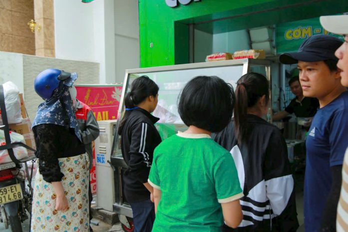 Sang quán cơm máy lạnh vp  gần nhiều toà vp cty , ngân 7522850