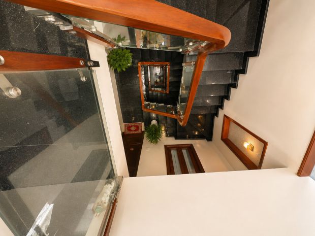 Tân quý  hẻm xe hơi thông  5.3m x 11m  5 tầng  5pn 7526569