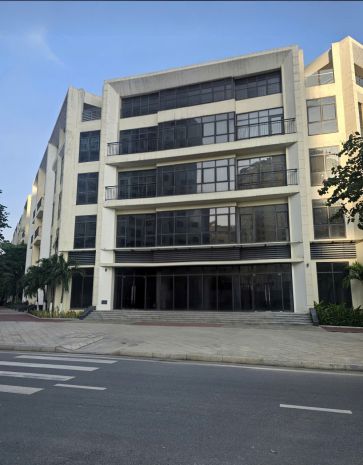 Cho thuê nhà căn góc, lê văn lương, khuất duy tiến 104m2* 7538462