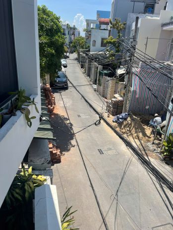 Chủ gia đình đang ở bán nhà riêng để chuyển nơi công tác. 7539948