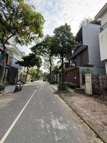 Bán biệt thự việt hưng 200m2- 3 tầng thô- mặt tiền 10m-  ở 7550278