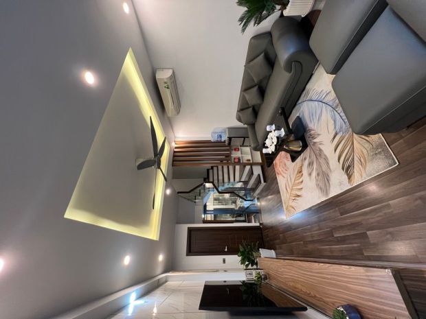 Long biên việt hưng ngõ thông, ô tô ngủ trong nhà 7551454