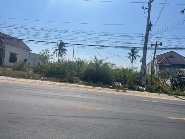 Đất giảm 50 10m x 50m mặt tiền nguyễn chí thanh - lagi 300 7552300