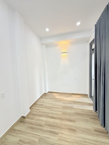 Nhà mới đẹp cạnh mặt tiền trung tâm tân bình, 2 tầng kiên 7555816