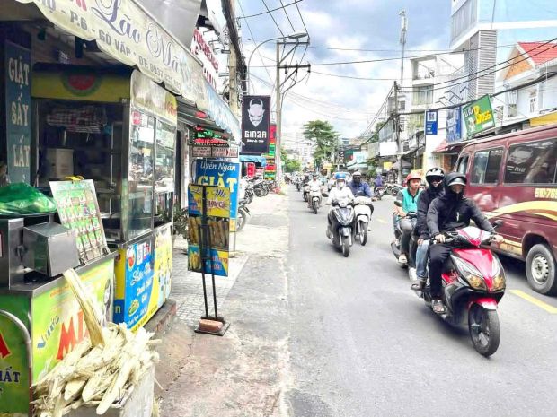 Sang tiệm nước  chuối chiên sát 2 trường đại  học và cao 7555901