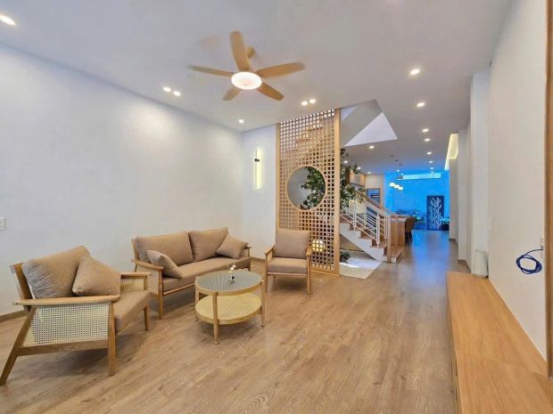 Nhà 3 tầng trung tâm hải châu  dòng tiền 17 triệutháng 7560089
