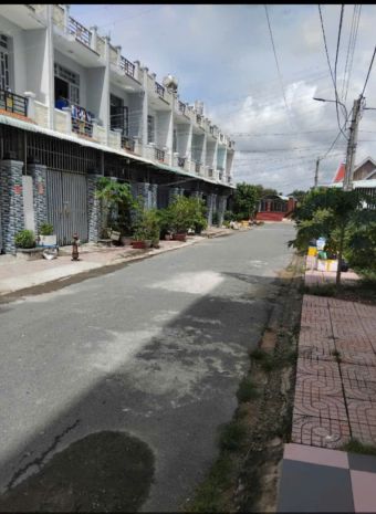 Hot hot  chính chủ cần bán nhà 1 trệt 1 lầu  tại kdc ấp 7564189