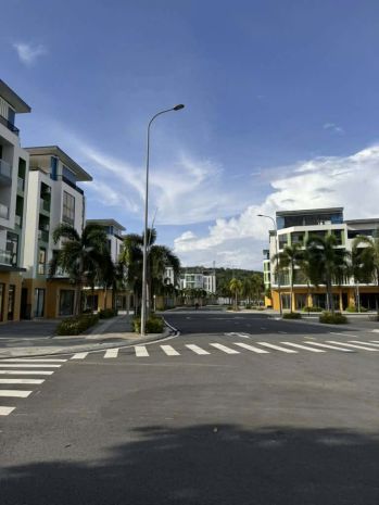 Chính chủ bán gấp nhà phố liền kề kđt meyhomes capital 7570169