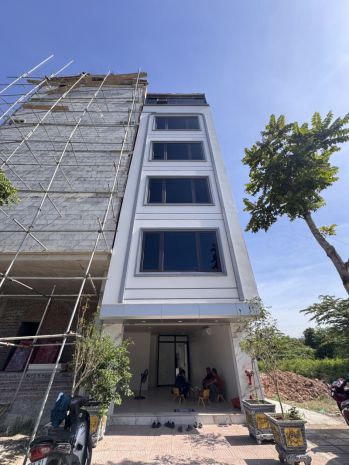 Tòa nhà dòng tiền ngọc thụy long biên  7 tầng thang máy 7578904