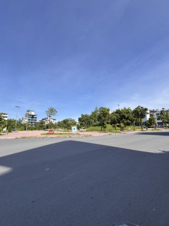 Tòa nhà dòng tiền ngọc thụy long biên  7 tầng thang máy 7578905