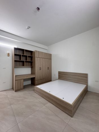Tòa nhà dòng tiền ngọc thụy long biên  7 tầng thang máy 7578907