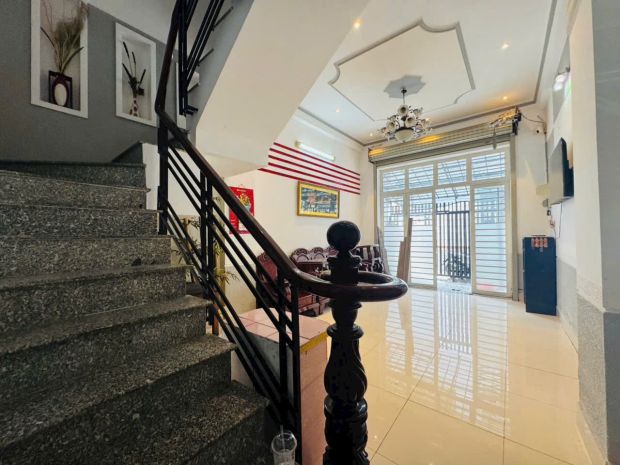 17. nhà 2 lầu full nội thất  giá chỉ 7 triệu võ trường toản 7579121