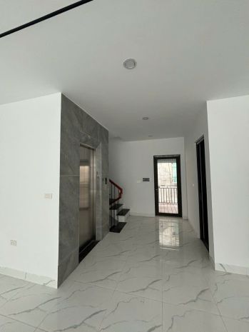 Chính chủ bán nhà 5 tầng + 1 sân thượng, thang máy hiện đại 7581086