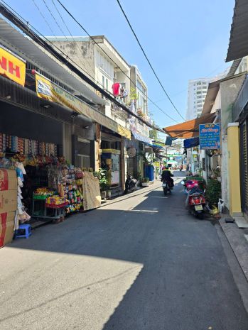 Nhà tân phú, 1trệt 3lầu, 4 phòng ngủ, giá 7,2 tỷ tl 7583938