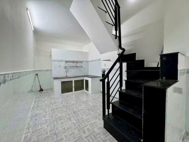 Bán nhanh nhà đông hưng thuân q12 3 tầng nhỉnh 3 tỷ shr 7584524