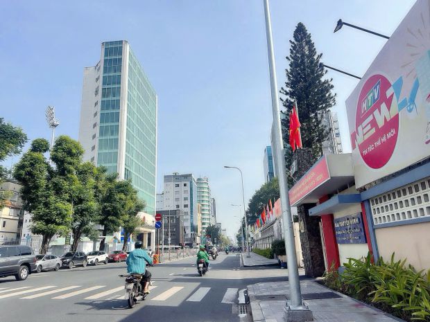 Ngang lớn 8m*8,5m vuông đẹp - bán nhà 5 tầng thang máy mặt 7588943