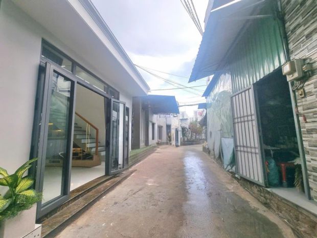 Hơn 4 tỷ có ngay nhà hẻm xe hơi ngay coopmart phan văn hớn! 7590464
