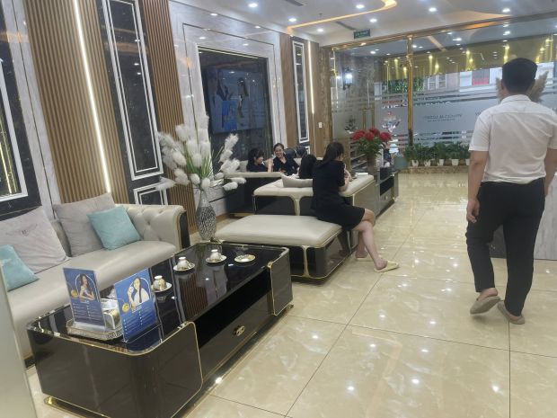 Bán tòa văn phòng mặt phố trần quốc vượng, 130m2 9t 8 7592660