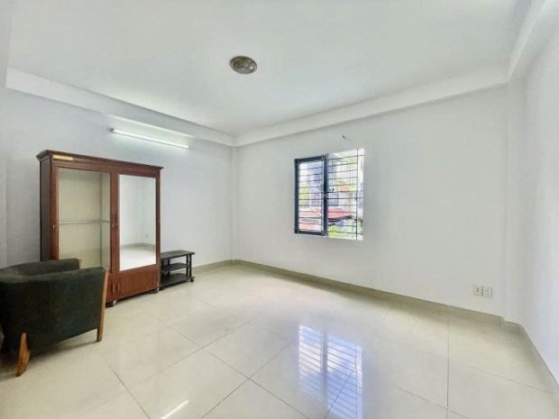 Bán nhà hxh 5m cách mạng tháng tám - gần chợ hòa hưng, 7592961