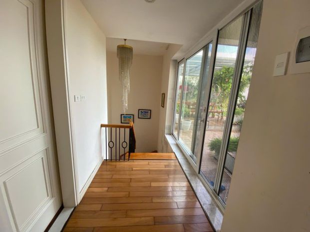 Cho thuê căn penhouse rừng cọ kđt ecopark. 244m²- 12trthg 7595488