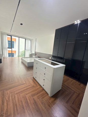 Bán nhà phân lô lai xá  6 tầng thang máy full nội thất  ô 7595723