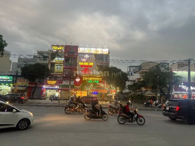 Cho thuê mặt bằng kinh doanh và văn phòng góc 2 mặt tiền,vị 7598509