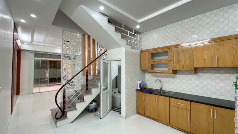 Nhà 3 tầng  ô tô đỗ cửa  gần chợ lũng đông  giá 2,35 7601291