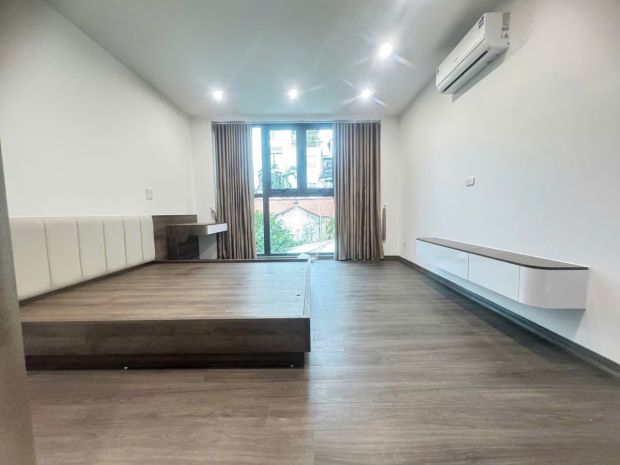 Siêu hiếm đội cấn  6 tầng thang máy  nhà mới kính koong 7603859