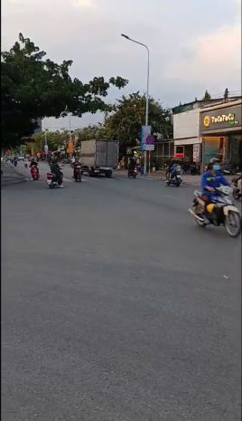 Bán nhà + dãy trọ 12 phòng mặt tiền nguyễn du  kp bình 7604677
