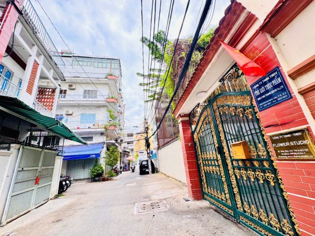Quận 3: chính chủ  bán nhà 3 tầng căn góc 2 mt hxh 8m võ 7605552