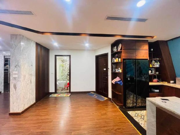 Bán nhà phố trần quốc hoàn cầu giấy mặt tiền 8m vỉa hè 45 tỷ 7605659