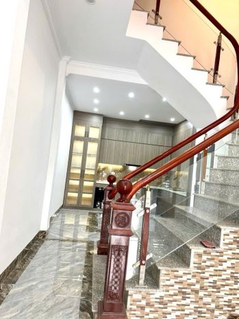 Bán gấp ngọc thụy phân lô 12 tỷ 60m ô tô đỗ,long biên 7606279