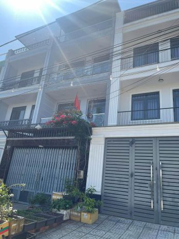 Mặt tiền ngay lê bôi, đối diện công viên, 5x20, phân lô chỉ 7607015