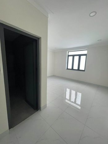 Mặt tiền ngay lê bôi, đối diện công viên, 5x20, phân lô chỉ 7607017