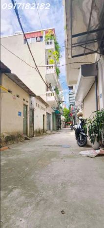 Bán nhà 56m²  số 28 đức giang, long biên  nhà cấp 4  giá 7607152