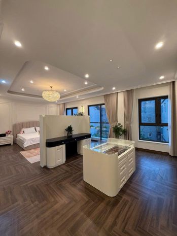 Bán nhà nguyễn văn linh 60m 6 tầng mt8m thang máy gara 2 ô 7607465