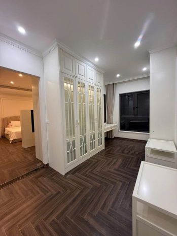Bán nhà nguyễn văn linh 60m 6 tầng mt8m thang máy gara 2 ô 7607466
