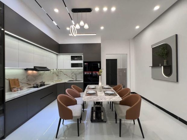 **bán nhà hxh cách mạng tháng 8** p.5 tân bình 4,5*10m 3 7607618