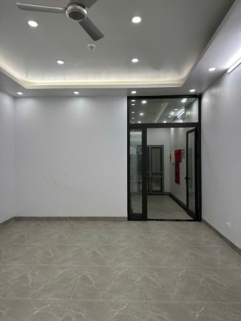Cho thuê văn phòng 5 tầng mặt đường 33m tại hinode royal 7607857