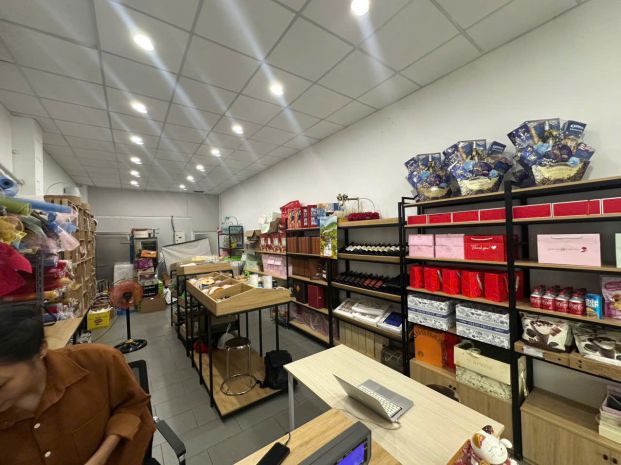 Sang nhượng gấp cửa hàng trái cây nhập khẩu  mặt tiền 7609962