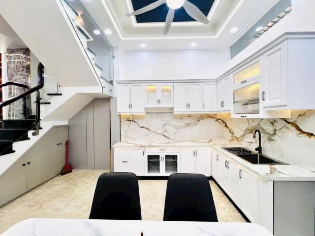 Nhà hẻm xe hơi hoàng quốc việt, 4 tầng, nơi cán bộ ở, giá 7611493
