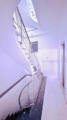 Chính chủ  ngay emart 2, hxt thông, dt 145m2, 4 tầng, chỉ 7613859