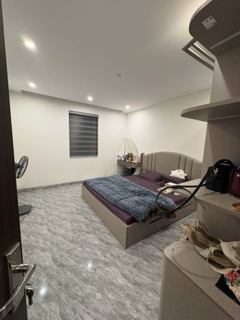 Cho thuê nguyên căn nhà phố nguyễn văn cừ - ngọc lâm - ô tô 7622189