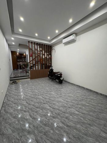 Cho thuê nguyên căn nhà phố nguyễn văn cừ - ngọc lâm - ô tô 7622192