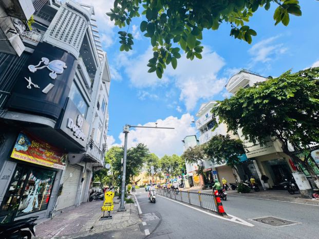 Quận 3: bán nhà 4 tầng mặt tiền nguyễn đình chiểu, p.bàn 7634658