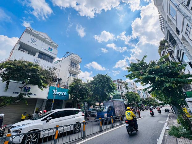 Quận 3: bán nhà 4 tầng mặt tiền nguyễn đình chiểu, p.bàn 7634659