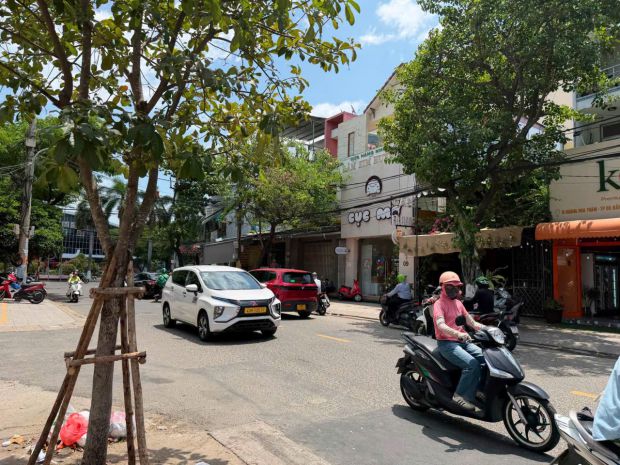 Cho thuê lô góc mặt tiền hoàng hoa thám gần lê duẩn 120m2, 7637471