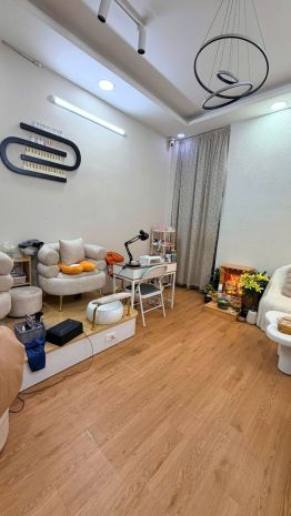 Sang nhanh tiệm nail  gội dưỡng sinh  địa chỉ: 34130 lạc 7643182