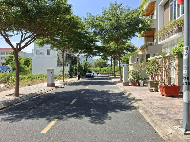 Hạ giá bán nhanh từ 8,6tỷ chỉ còn 8 tỷ:
chủ cần bán: lô 12 7643213