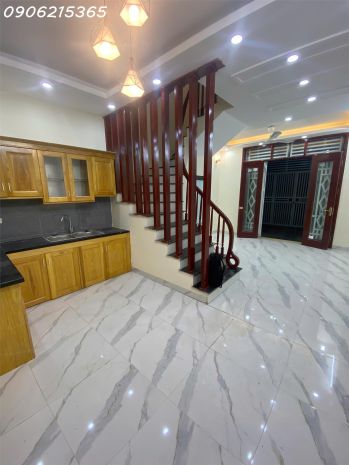 Cho thuê nhà nguyên căn 40m2, 4 tầng yên nghĩa  5pn 7645024